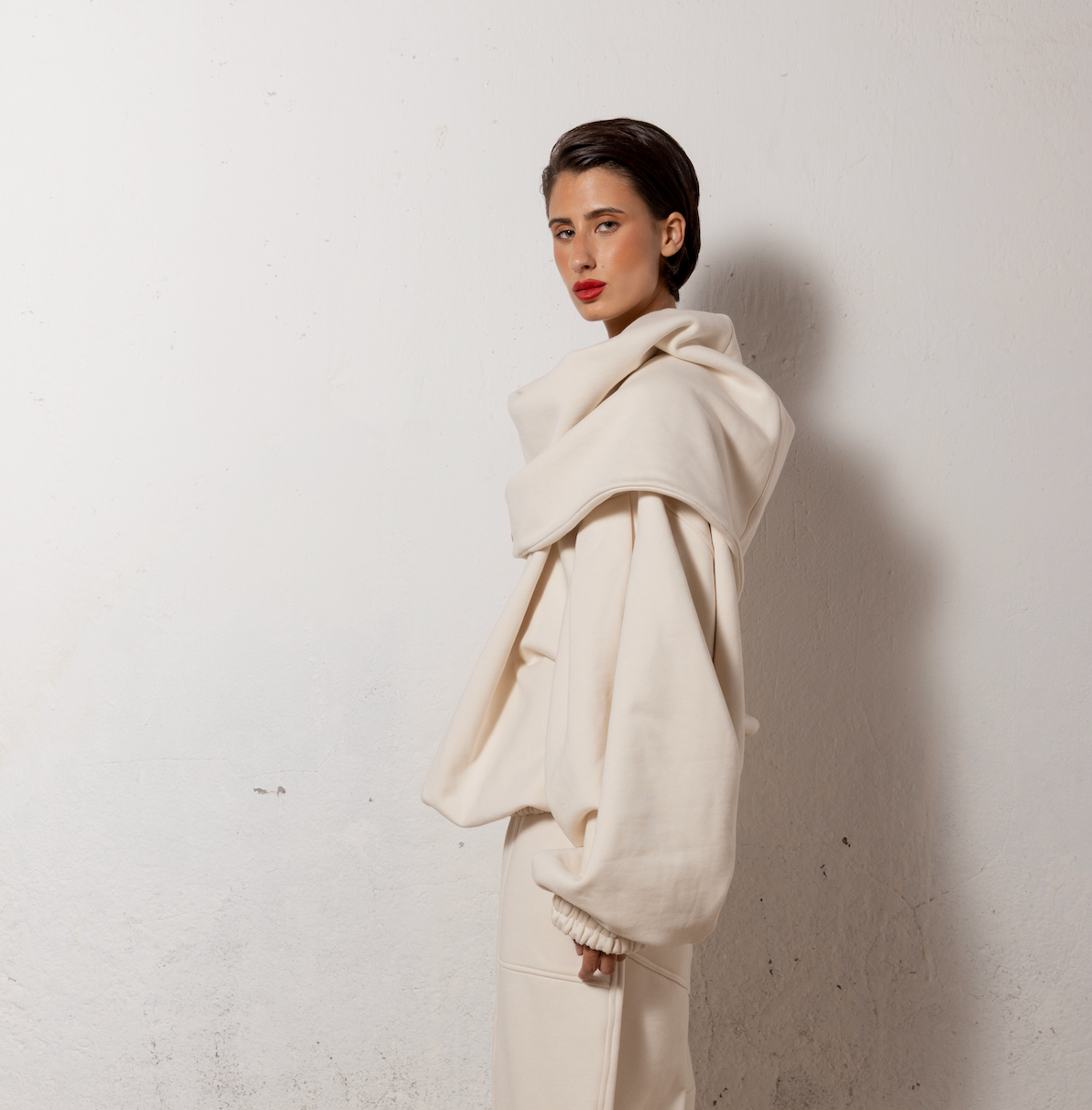 SWEATSHIRT OVERSIZE COM GOLA/CAPUZ