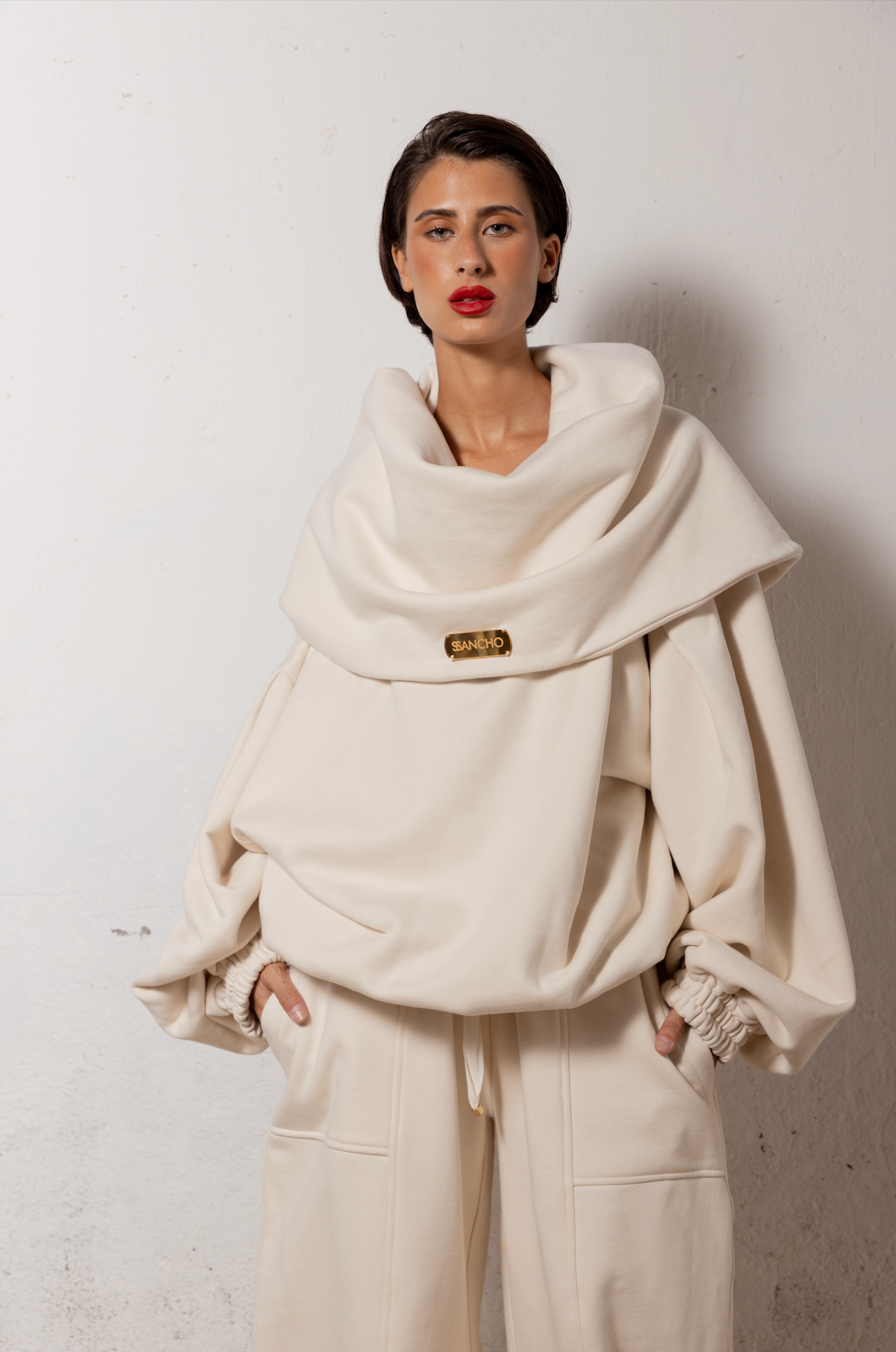 SWEATSHIRT OVERSIZE COM GOLA/CAPUZ