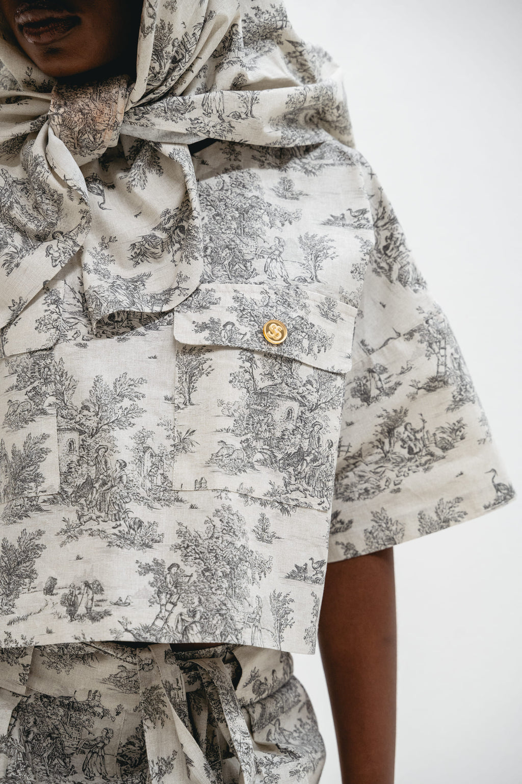 T-SHIRT TOILE DE JOUY PRETO
