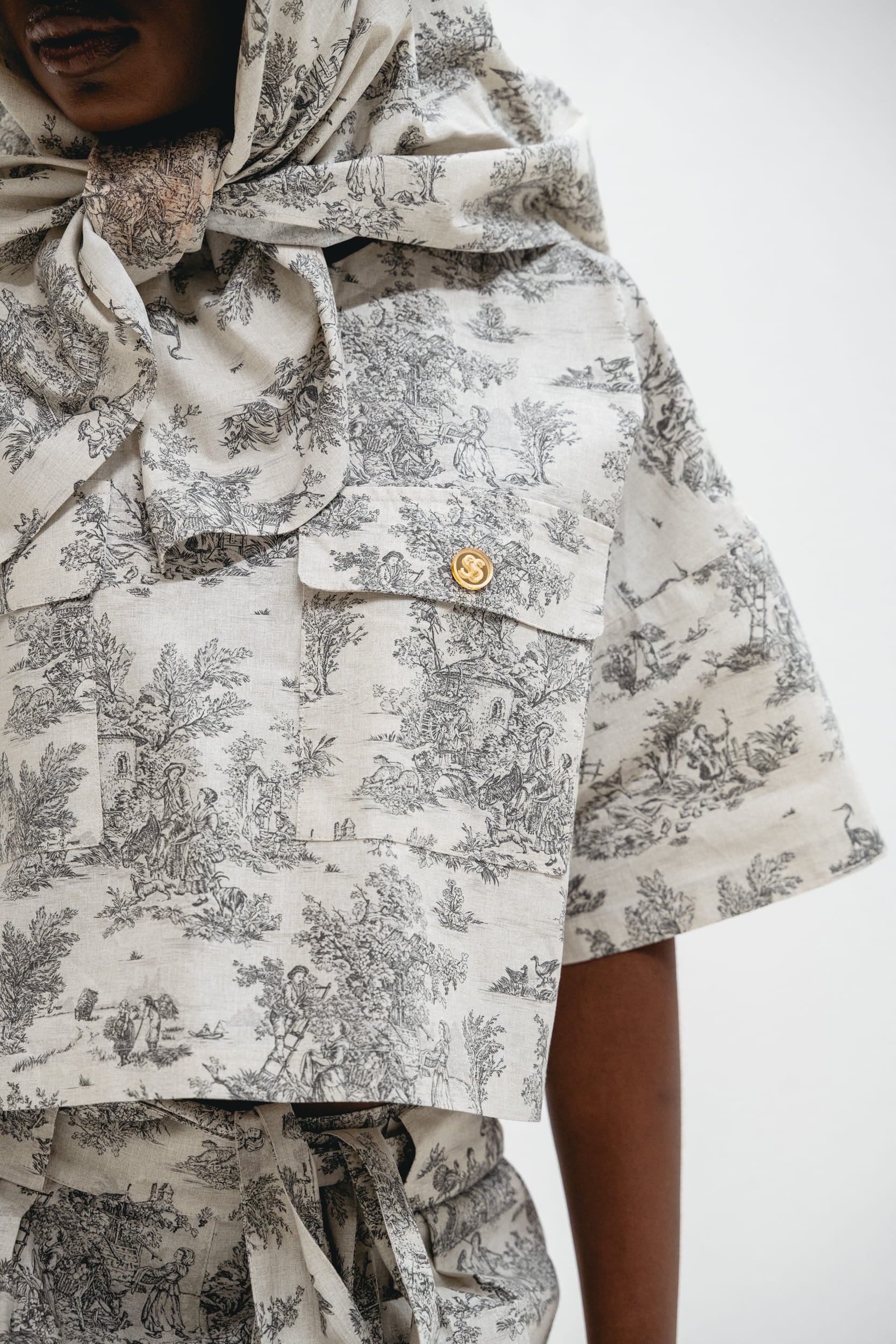 T-SHIRT TOILE DE JOUY PRETO