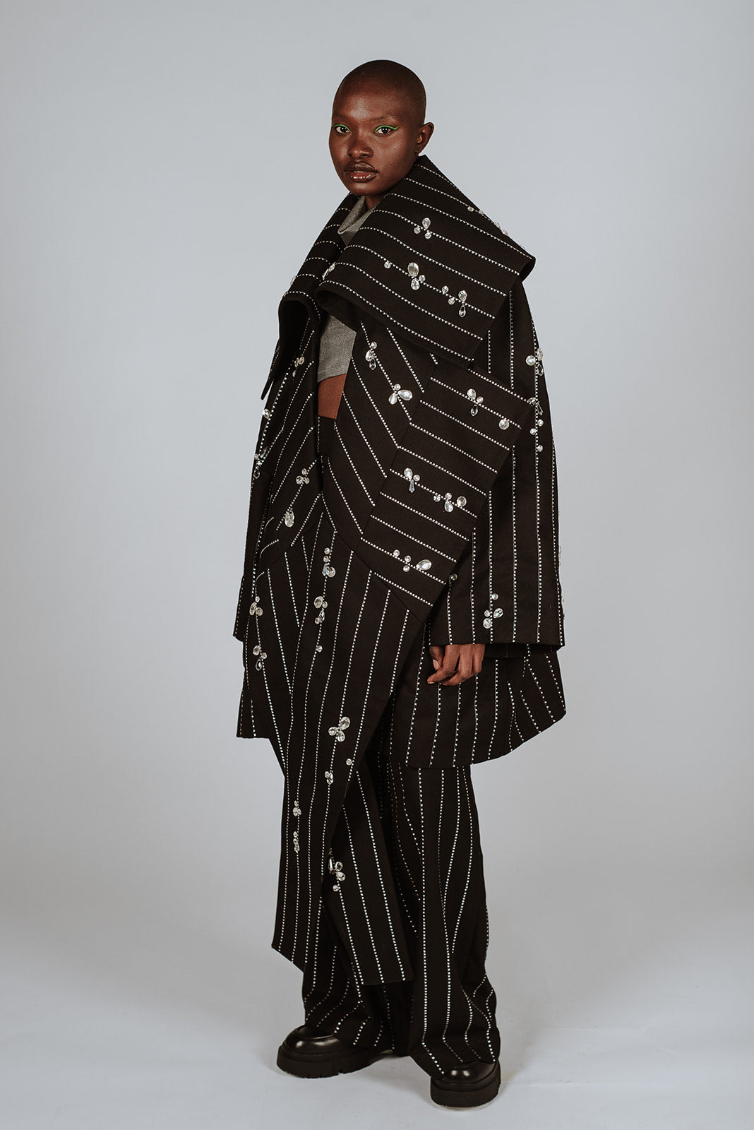 BLAZER OVERSIZED COM PEDRARIA